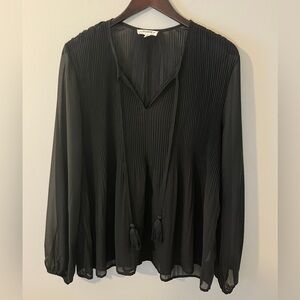eesome Black Pleated V-Neck Tassel Long-Sleeve Tunic